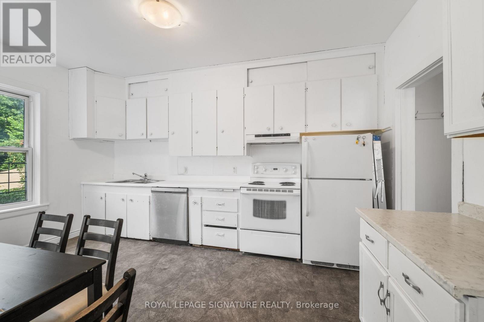 72 Gwynne Avenue, Toronto, Ontario  M6K 2C4 - Photo 15 - W13532250