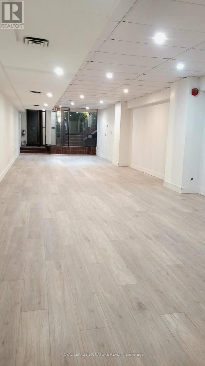 2 - 300 Lakeshore Road E, Oakville, Ontario  L6J 1J2 - Photo 3 - W13532272