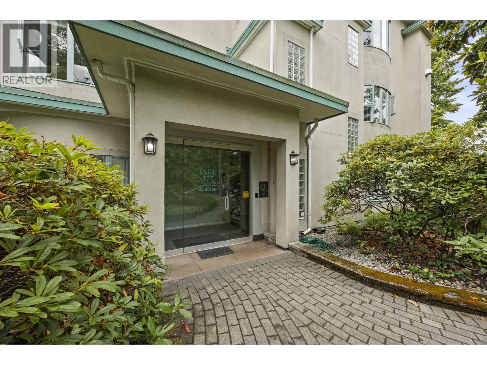 104 177 W 5TH STREET, North Vancouver, British Columbia