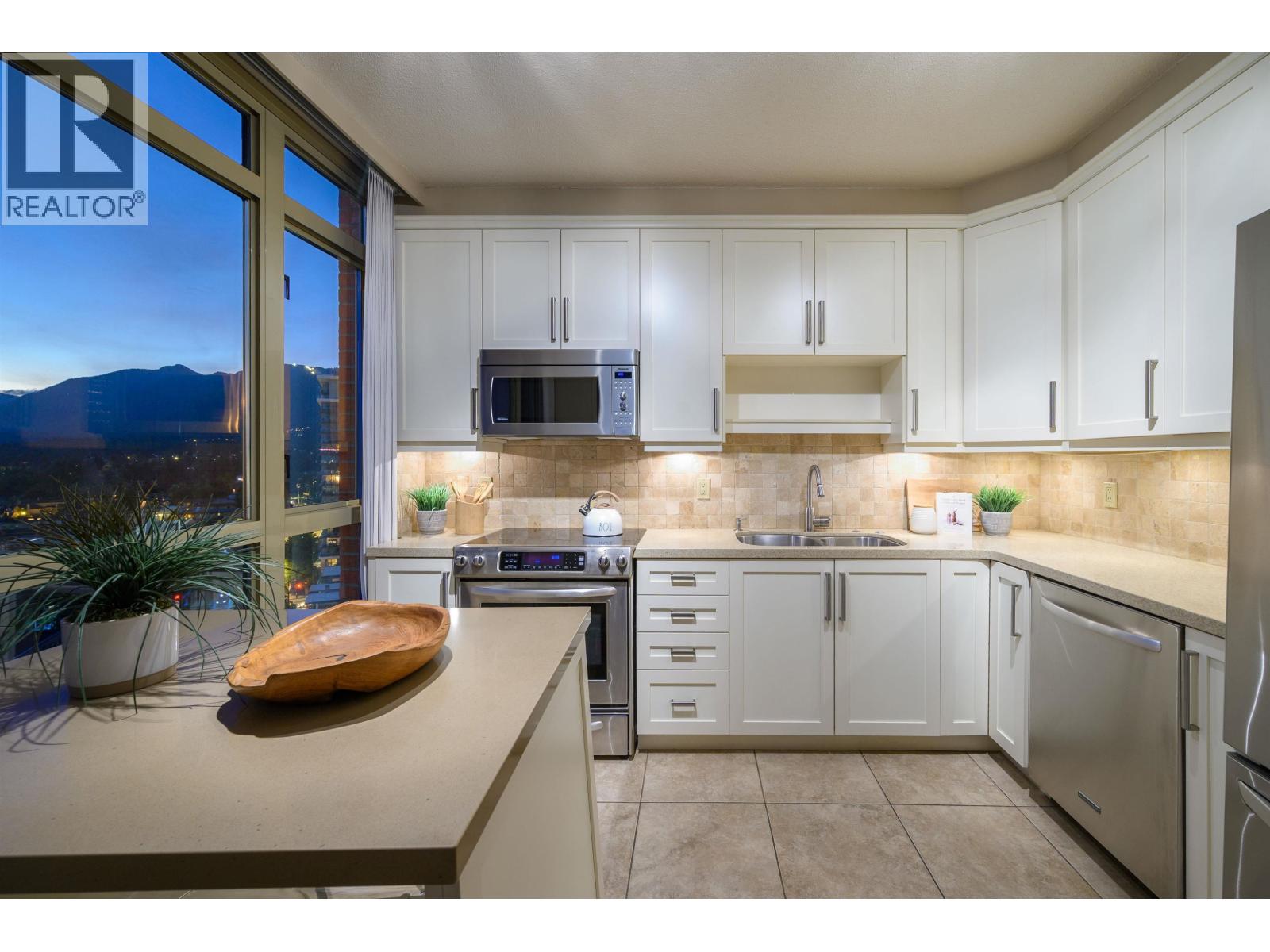 1505 160 W Keith Road, North Vancouver, British Columbia  V7M 3M2 - Photo 6 - R3143407