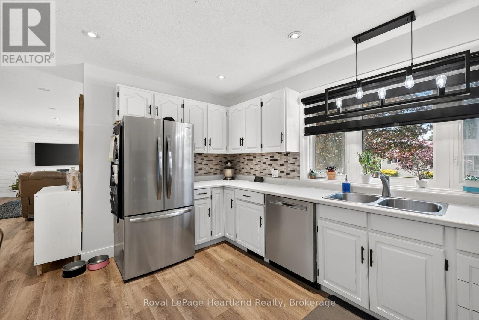 240 Elm Avenue N, North Perth, Ontario  N4W 3E8 - Photo 10 - X13532412
