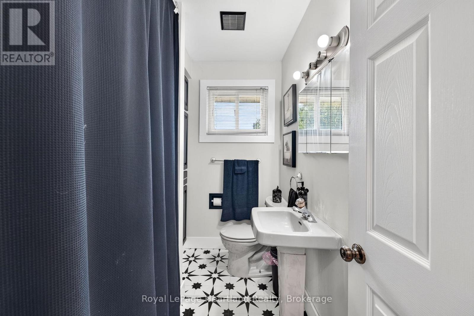 240 Elm Avenue N, North Perth, Ontario  N4W 3E8 - Photo 14 - X13532412