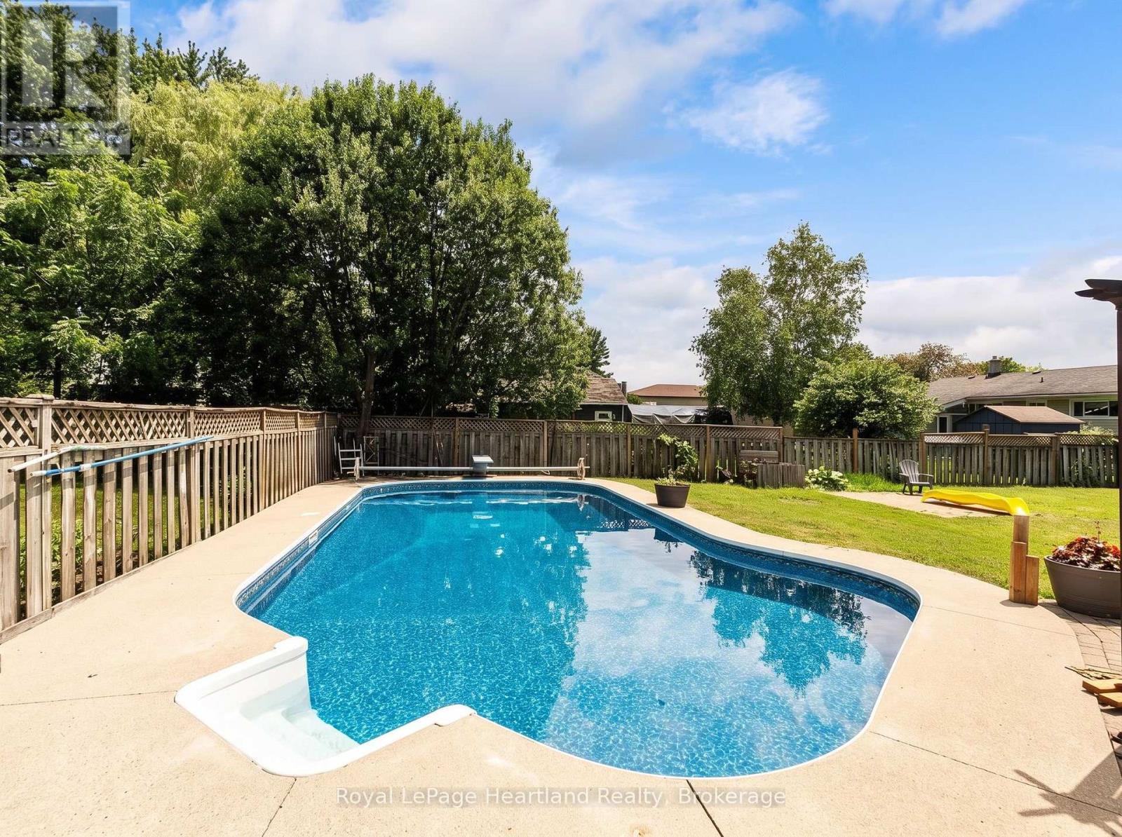240 Elm Avenue N, North Perth, Ontario  N4W 3E8 - Photo 36 - X13532412