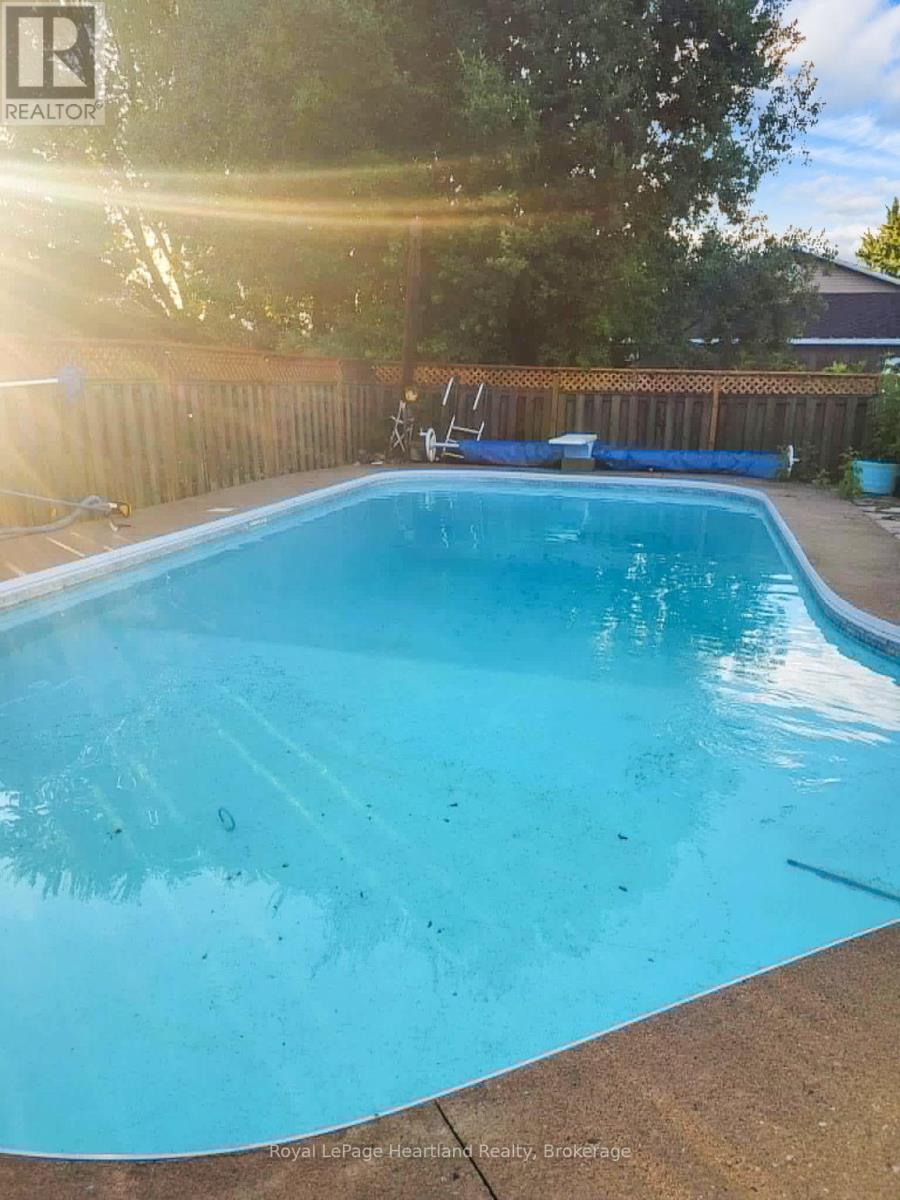 240 Elm Avenue N, North Perth, Ontario  N4W 3E8 - Photo 38 - X13532412