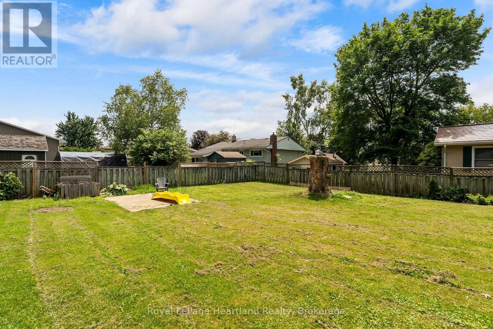 240 Elm Avenue N, North Perth, Ontario  N4W 3E8 - Photo 39 - X13532412