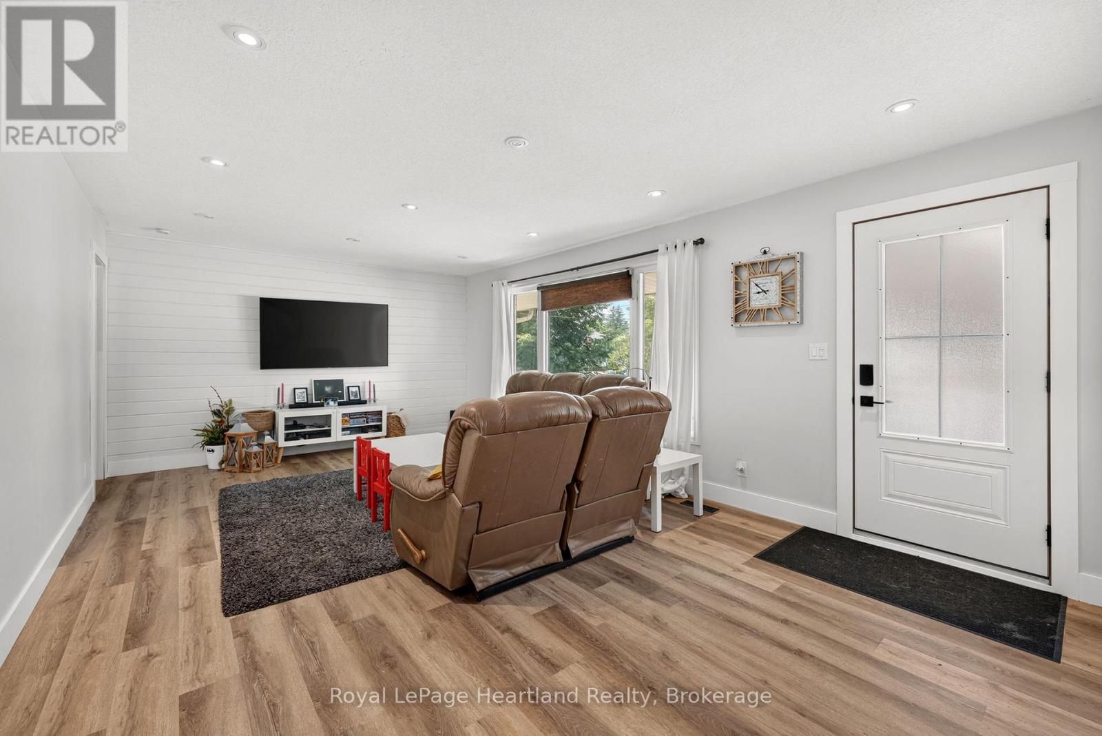 240 Elm Avenue N, North Perth, Ontario  N4W 3E8 - Photo 4 - X13532412