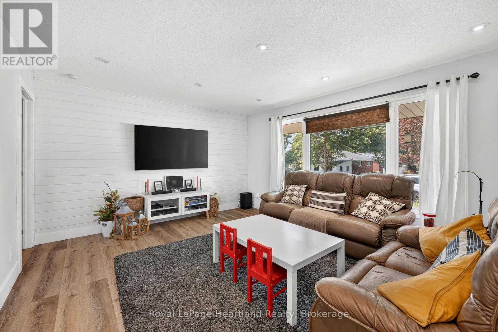240 Elm Avenue N, North Perth, Ontario  N4W 3E8 - Photo 5 - X13532412