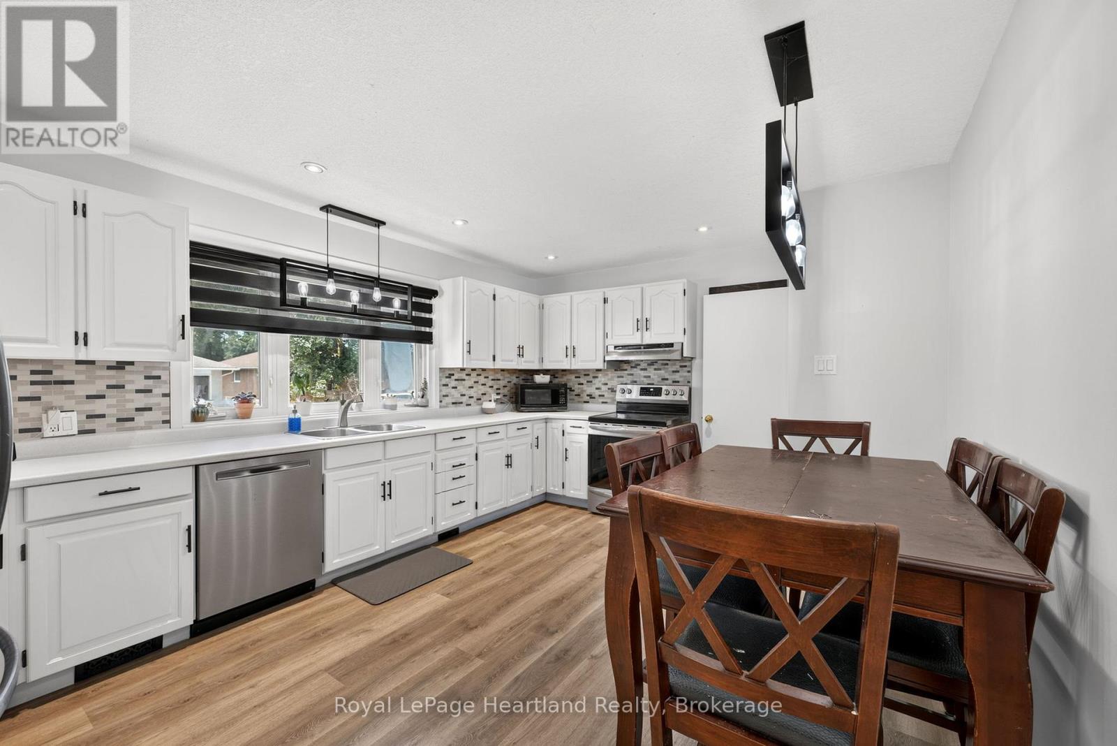 240 Elm Avenue N, North Perth, Ontario  N4W 3E8 - Photo 8 - X13532412