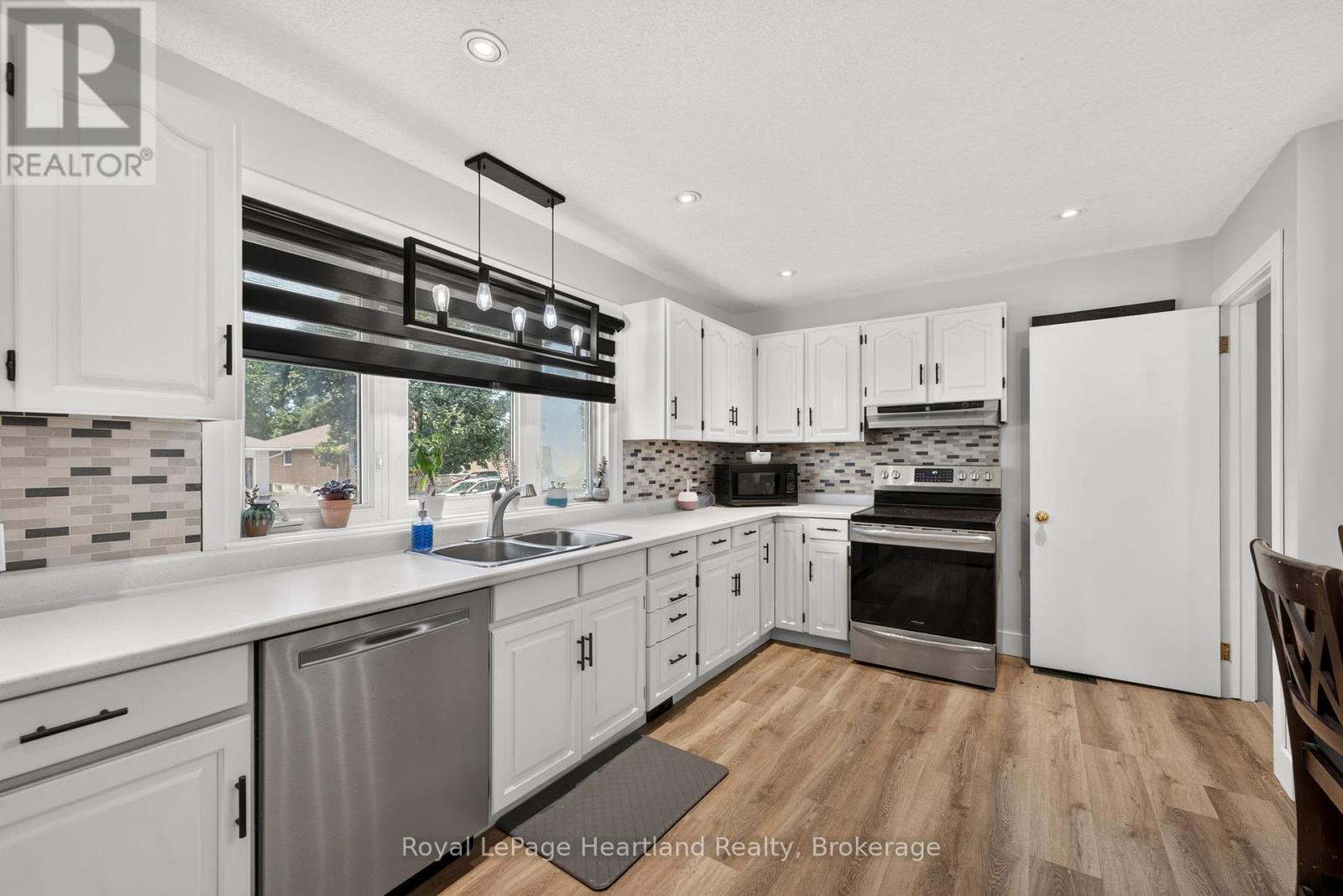240 Elm Avenue N, North Perth, Ontario  N4W 3E8 - Photo 9 - X13532412