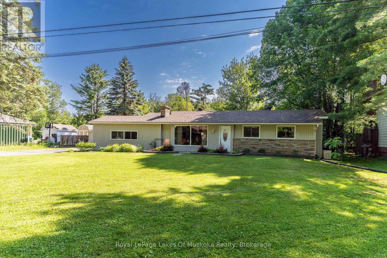 130 ROBINSON AVENUE, Gravenhurst, Ontario