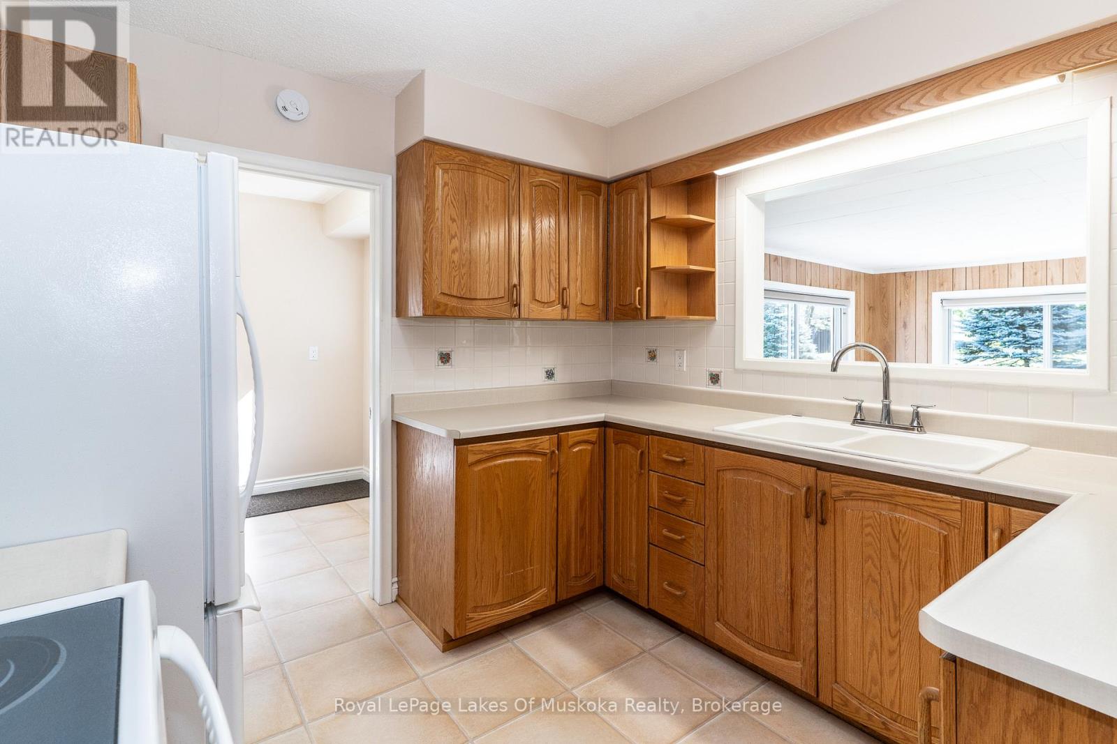 130 Robinson Avenue, Gravenhurst, Ontario  P1P 1R5 - Photo 12 - X13532484
