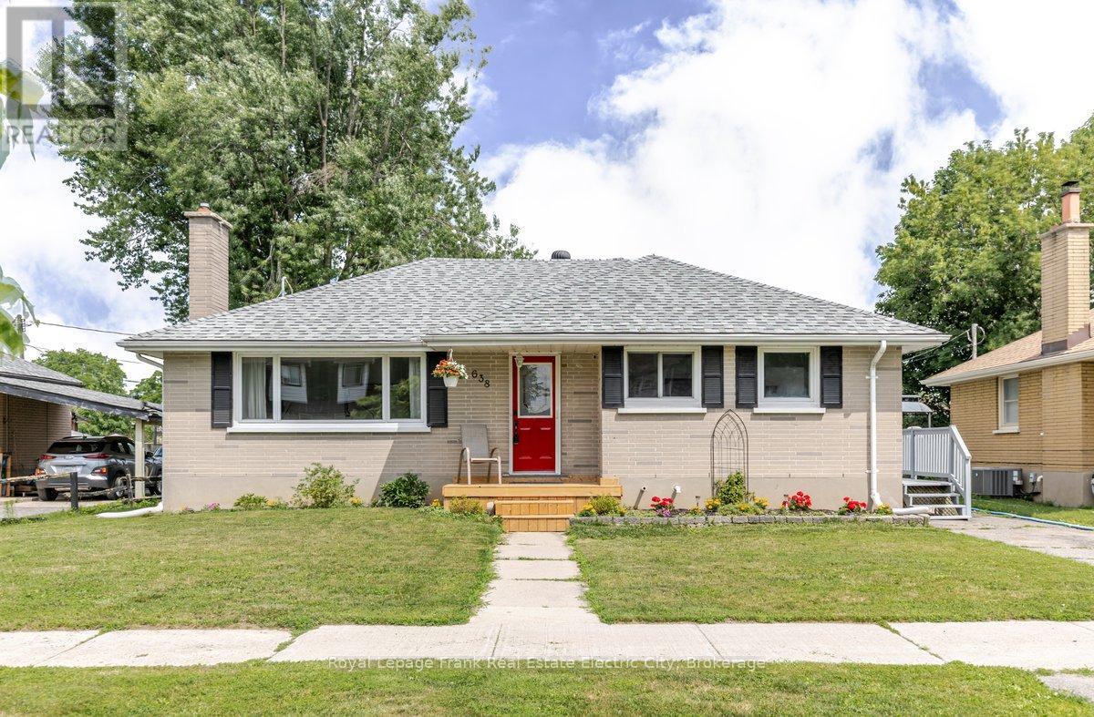 638 CRAWFORD DRIVE, Peterborough, Ontario