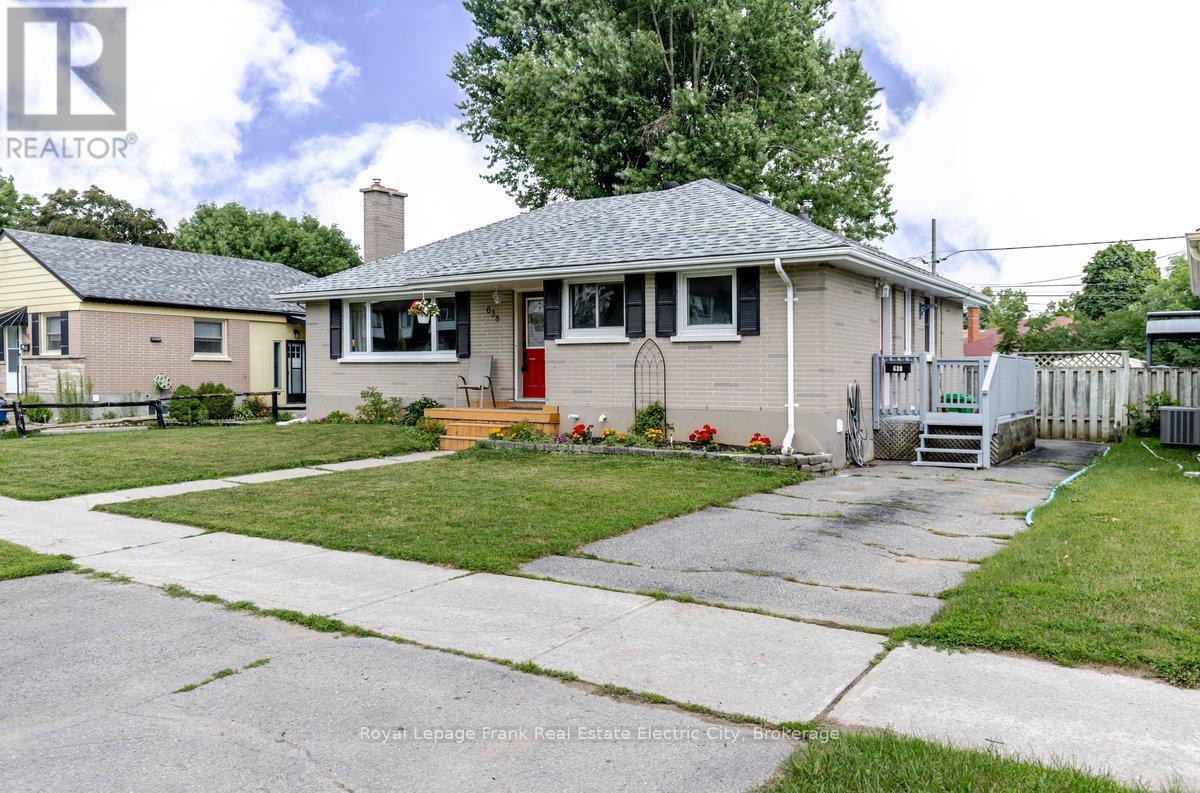 638 Crawford Drive, Peterborough, Ontario  K9J 3W7 - Photo 2 - X13532344