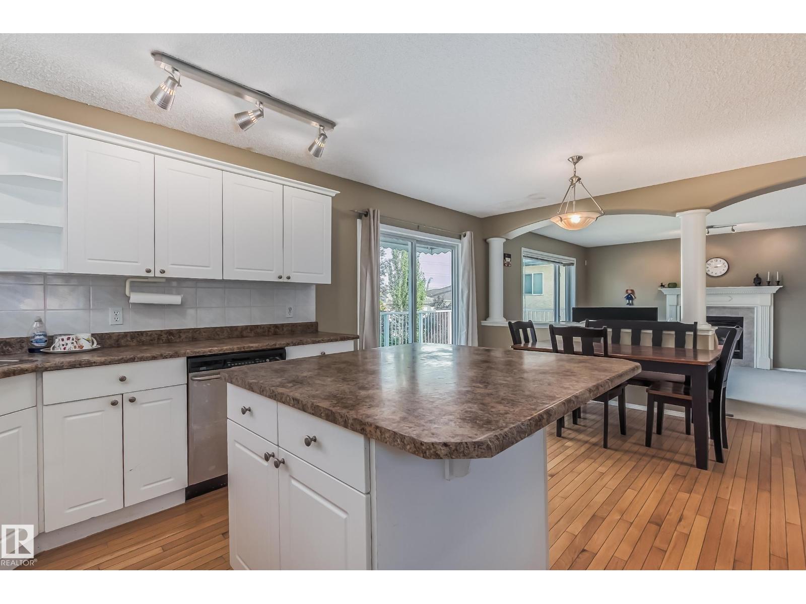 347 Hunters Ru NW, Edmonton, Alberta  T6R 2N9 - Photo 10 - E4497428