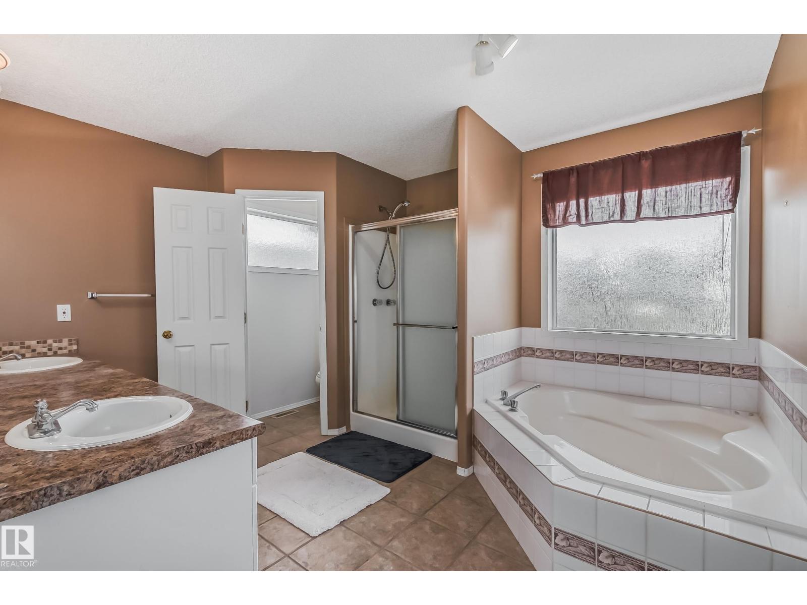 347 Hunters Ru NW, Edmonton, Alberta  T6R 2N9 - Photo 23 - E4497428