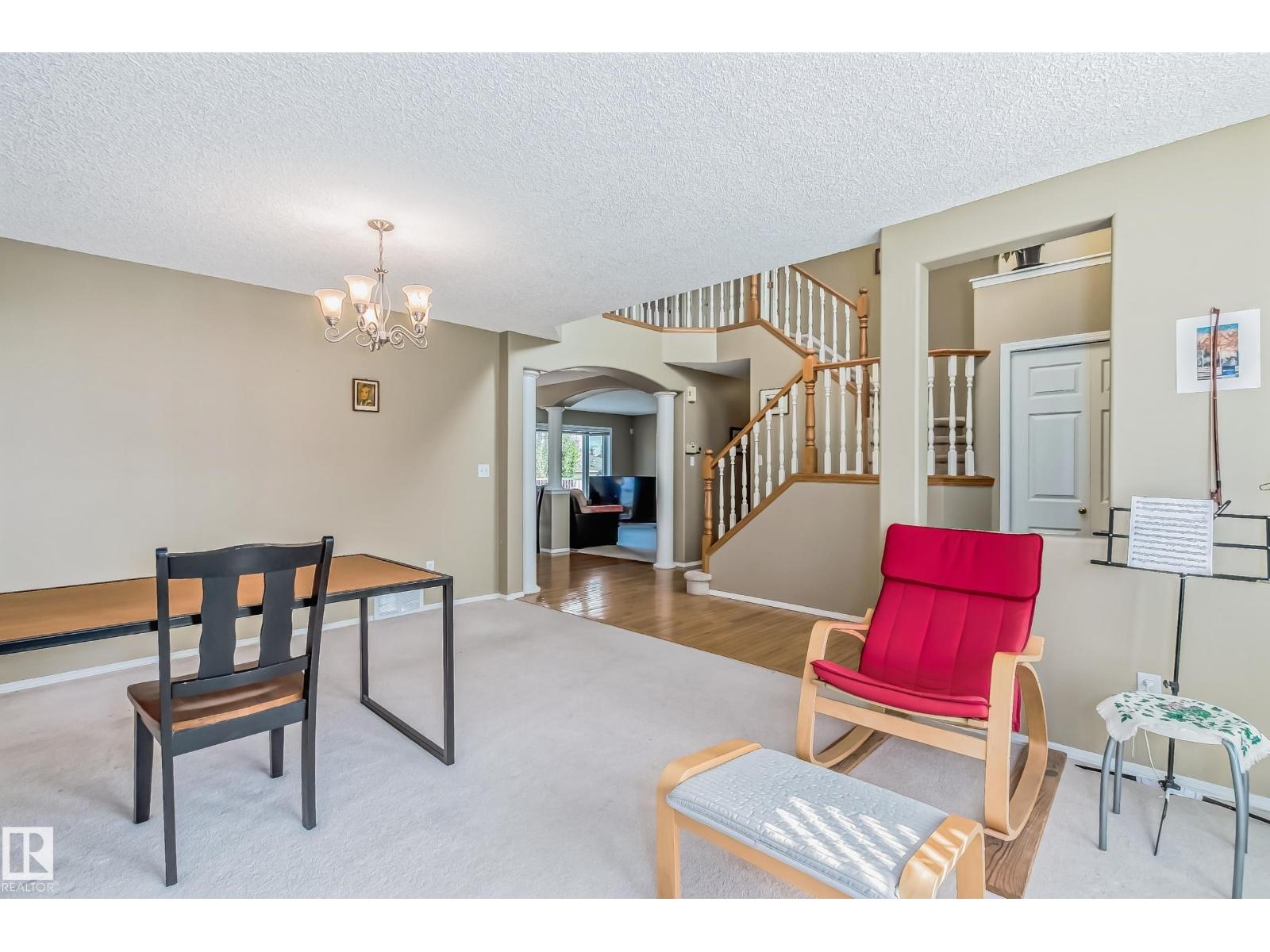 347 Hunters Ru NW, Edmonton, Alberta  T6R 2N9 - Photo 5 - E4497428