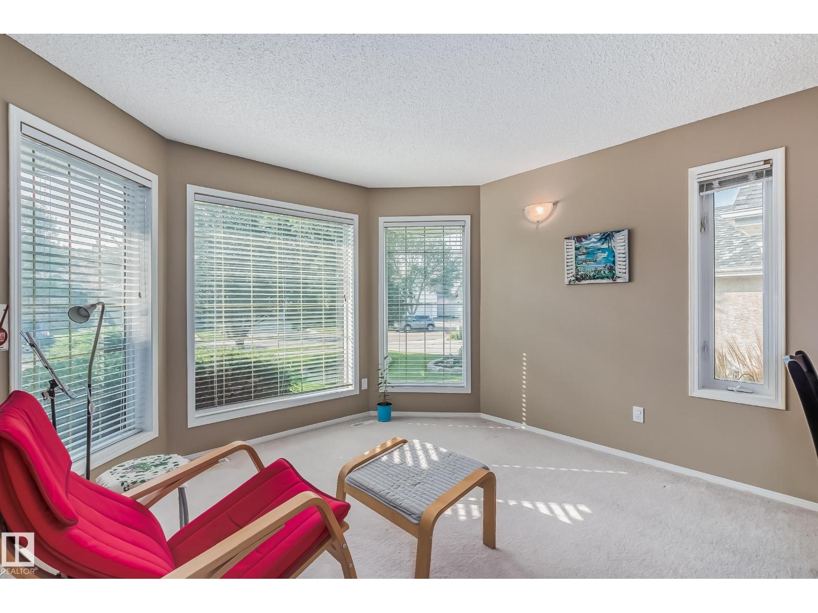 347 Hunters Ru NW, Edmonton, Alberta  T6R 2N9 - Photo 6 - E4497428