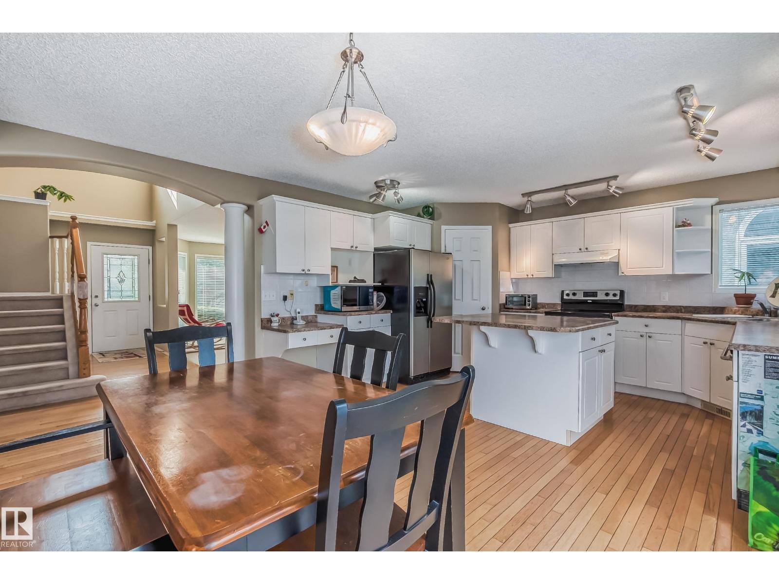 347 Hunters Ru NW, Edmonton, Alberta  T6R 2N9 - Photo 7 - E4497428