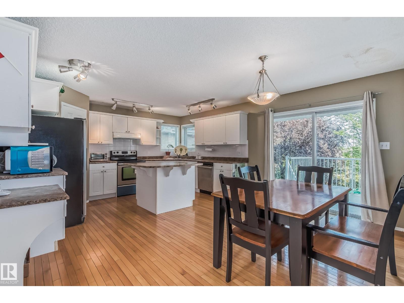347 Hunters Ru NW, Edmonton, Alberta  T6R 2N9 - Photo 8 - E4497428