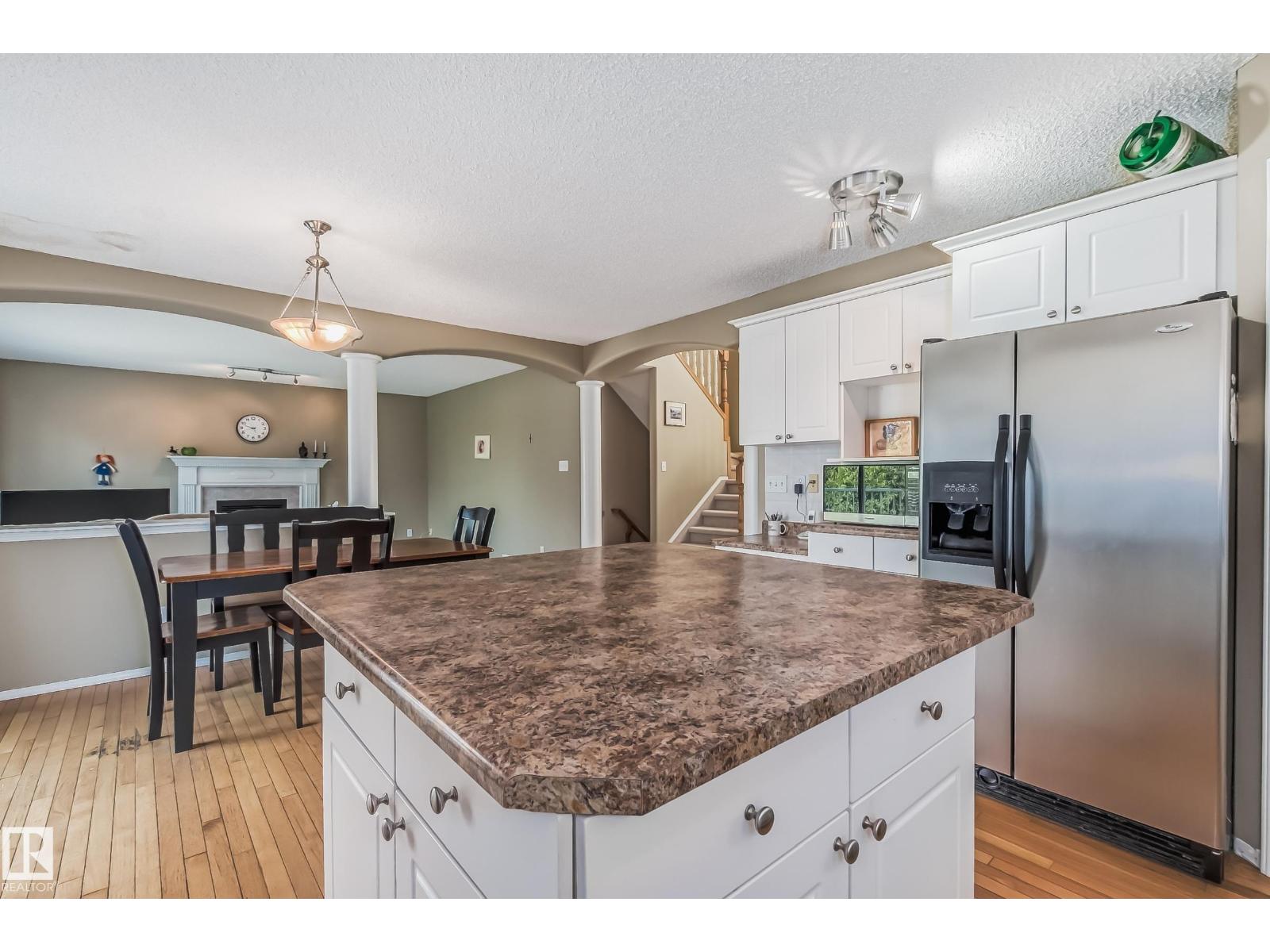 347 Hunters Ru NW, Edmonton, Alberta  T6R 2N9 - Photo 9 - E4497428