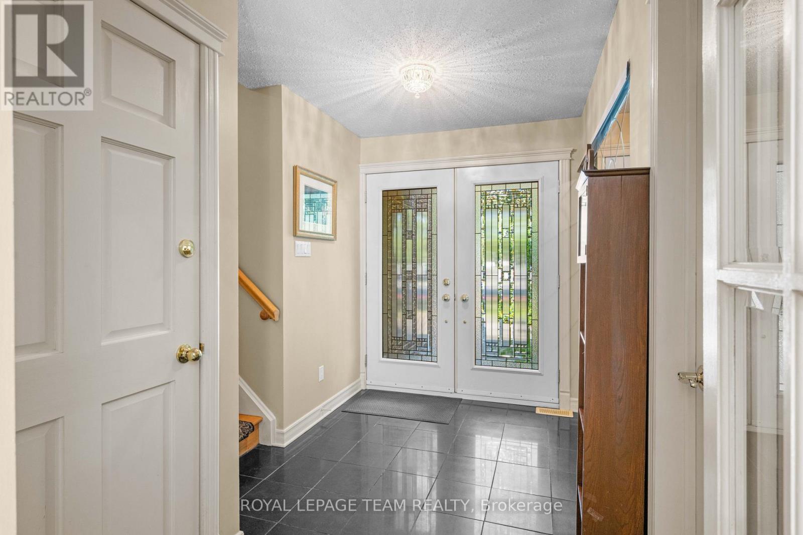 36 Glendenning Drive, Ottawa, Ontario  K2H 7Y9 - Photo 3 - X13532414