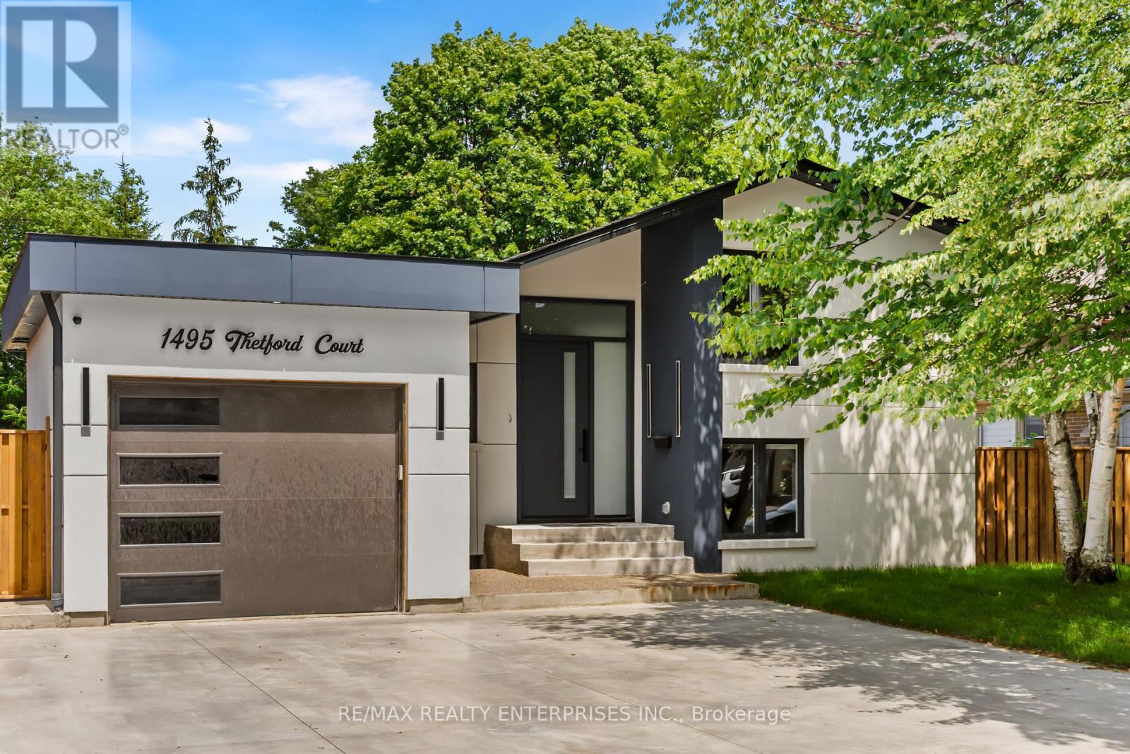 1495 THETFORD COURT Mississauga (Clarkson) Ontario Canada L5J3N2