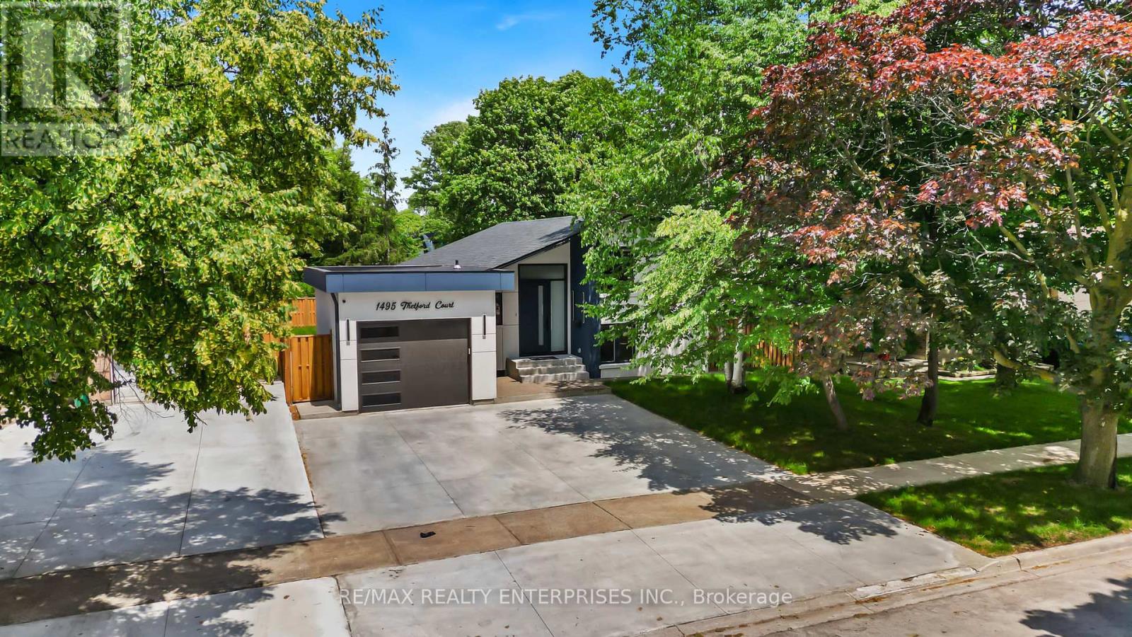 1495 THETFORD COURT Mississauga (Clarkson) Ontario Canada L5J3N2 2