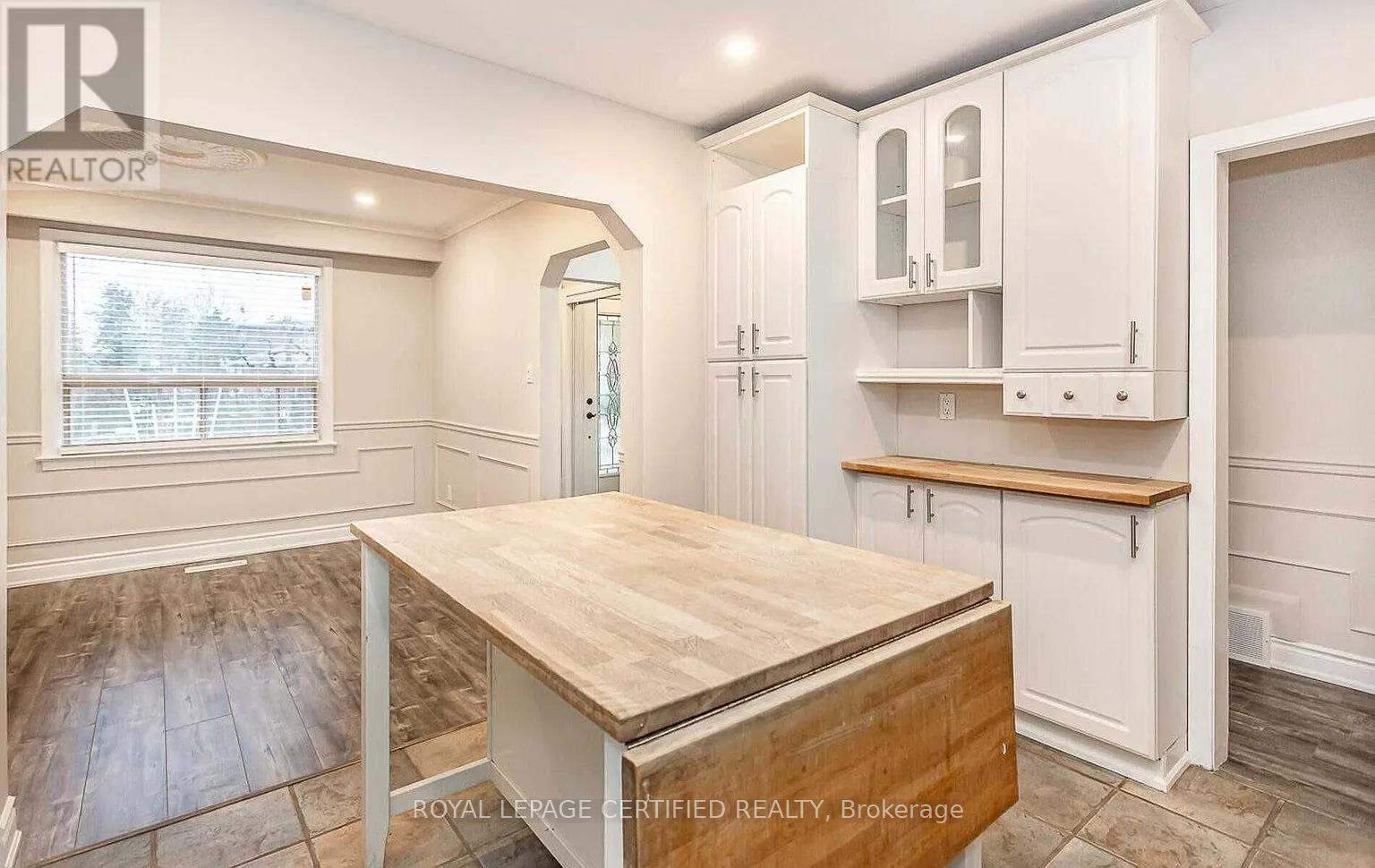 481 Sandmere Place, Oakville, Ontario  L6L 4G5 - Photo 7 - W13532384