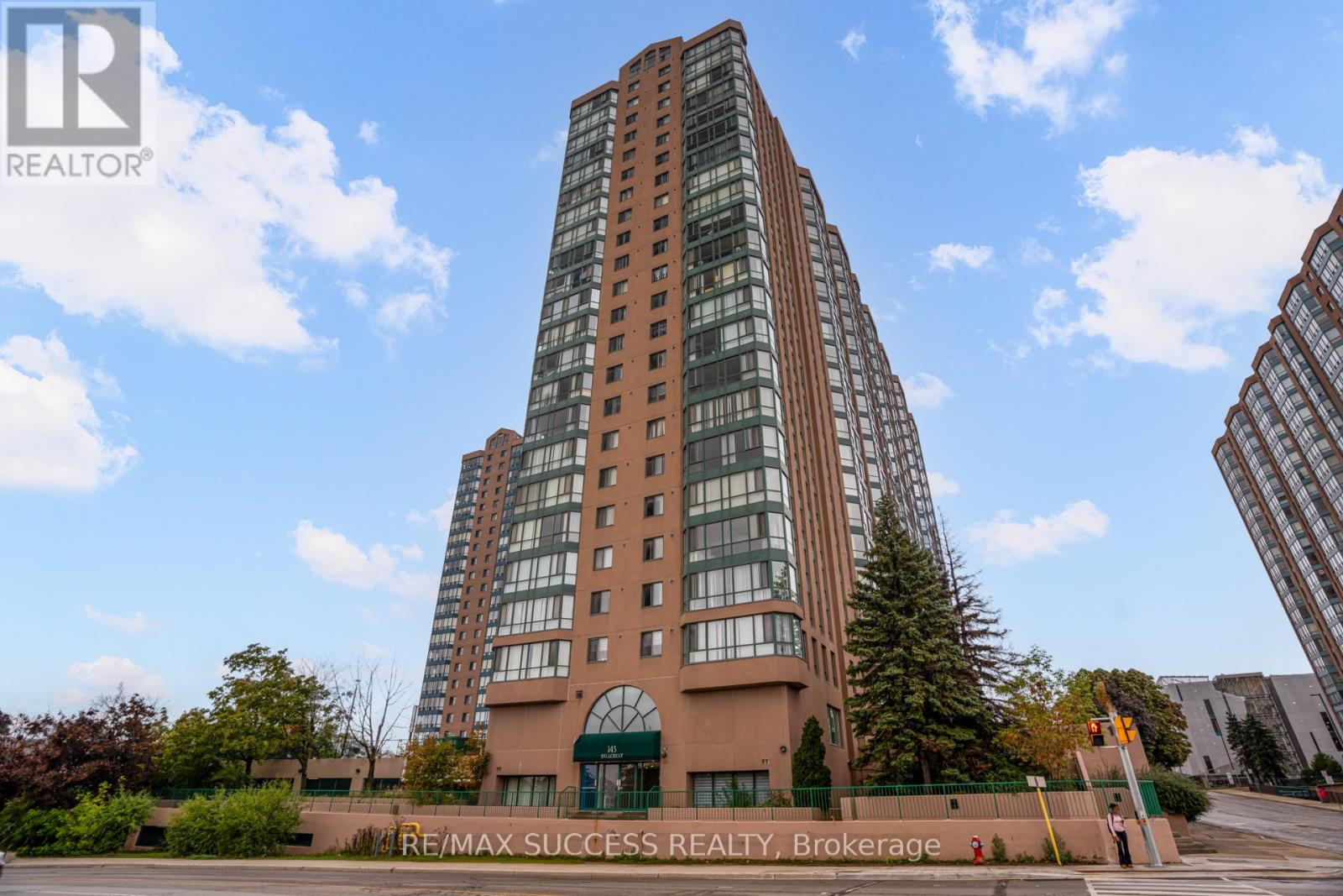 713 - 145 Hillcrest Avenue, Mississauga, Ontario  L5B 3Z1 - Photo 2 - W13532468