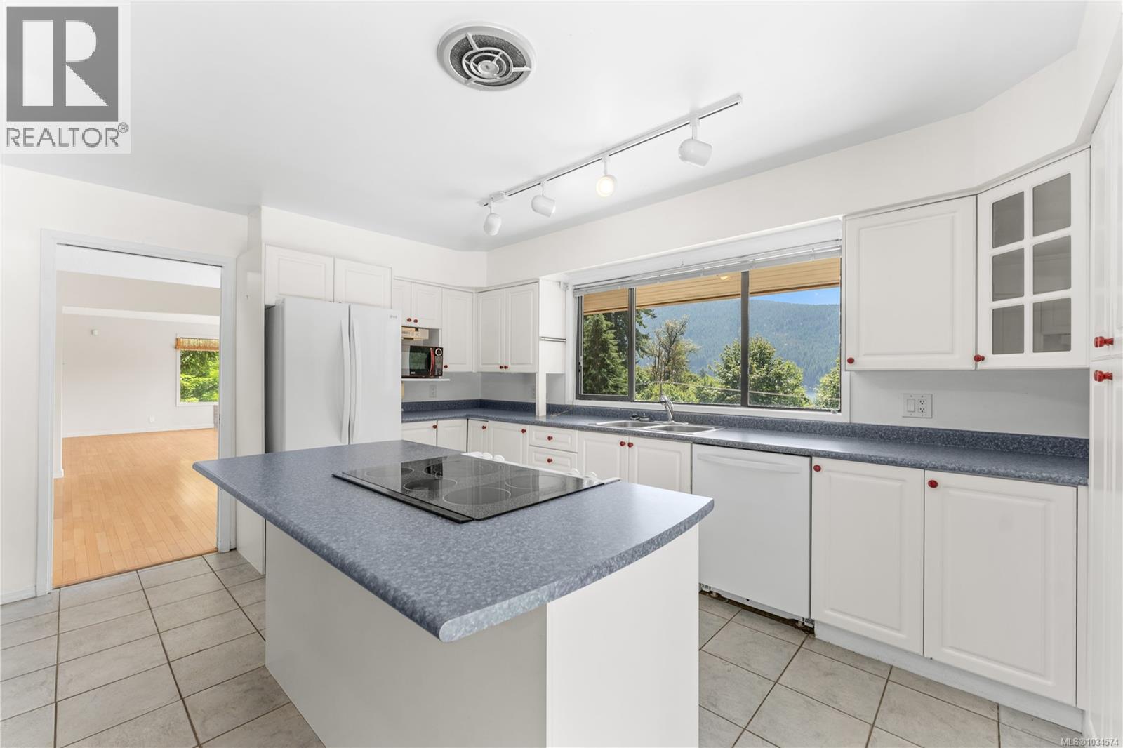 9871 Youbou Rd, Youbou, British Columbia  V0R 3E1 - Photo 8 - 1034574