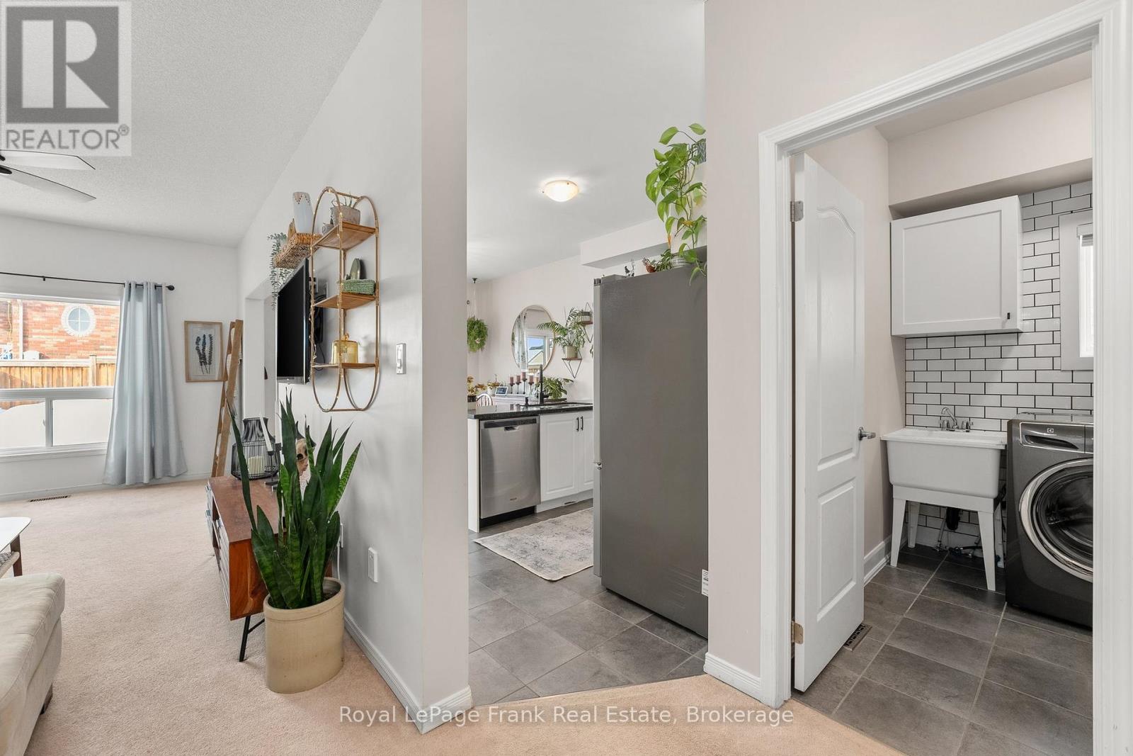 2086 Galloway Street, Innisfil, Ontario  L9S 4B7 - Photo 6 - N13532842