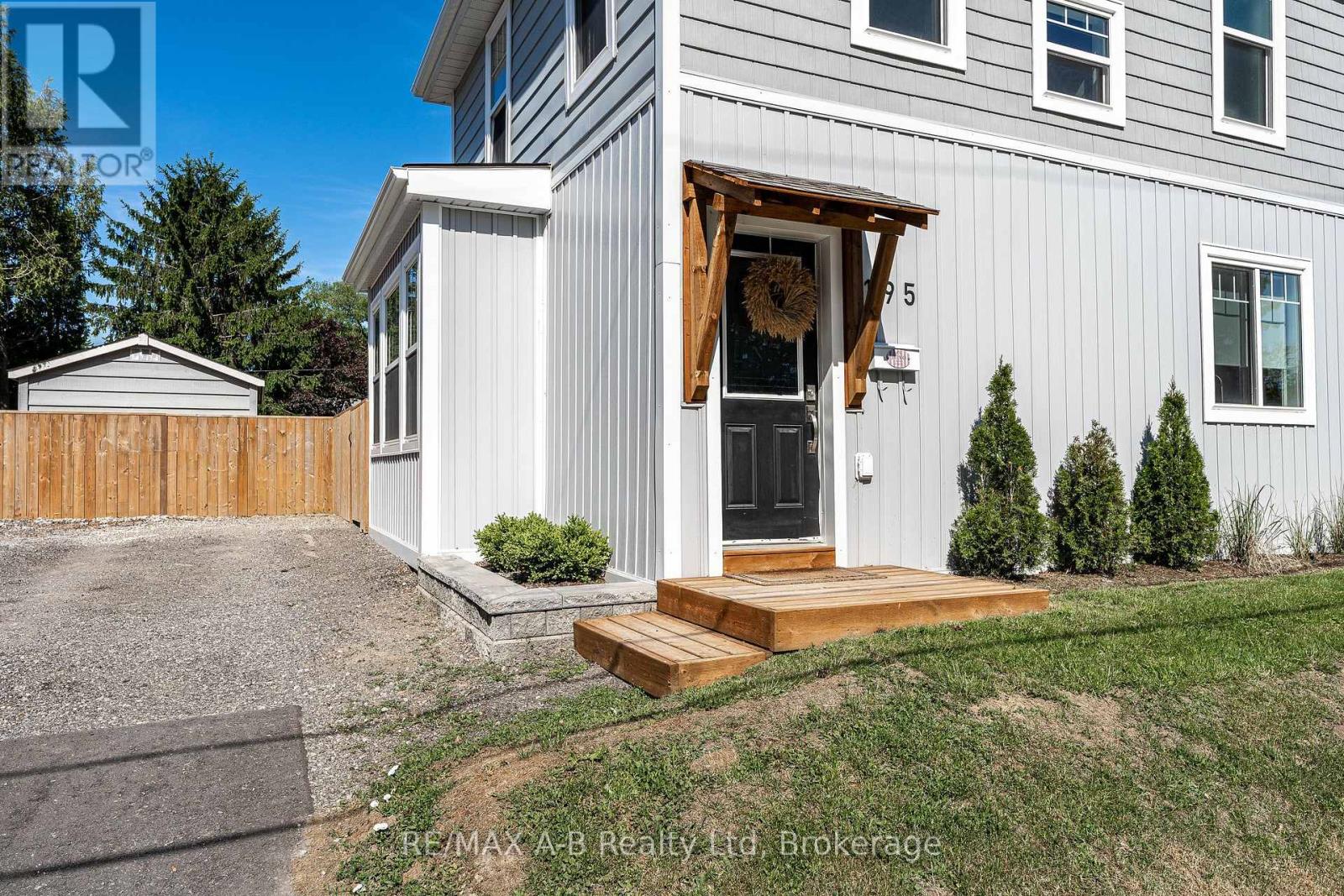 195 Water Street, Lucan Biddulph, Ontario  N0M 2J0 - Photo 3 - X13532602