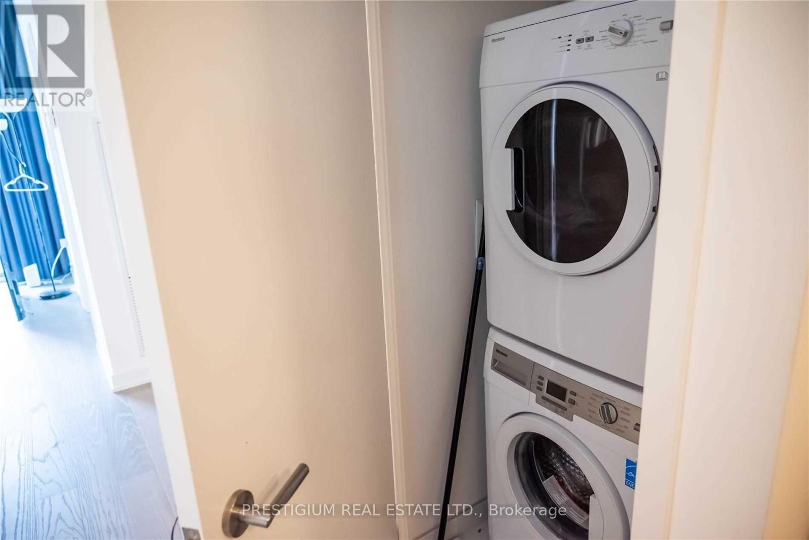 1804 - 11 Wellesley Street, Toronto, Ontario  M4Y 0G4 - Photo 3 - C13532660