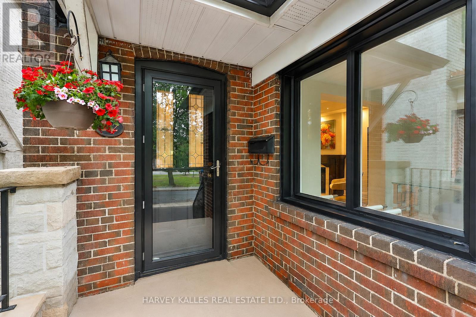 232 Belsize Drive, Toronto, Ontario  M4S 1M4 - Photo 2 - C13532778