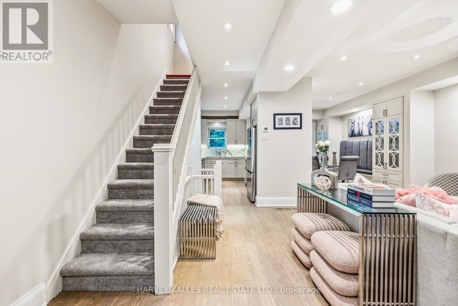 232 Belsize Drive, Toronto, Ontario  M4S 1M4 - Photo 3 - C13532778