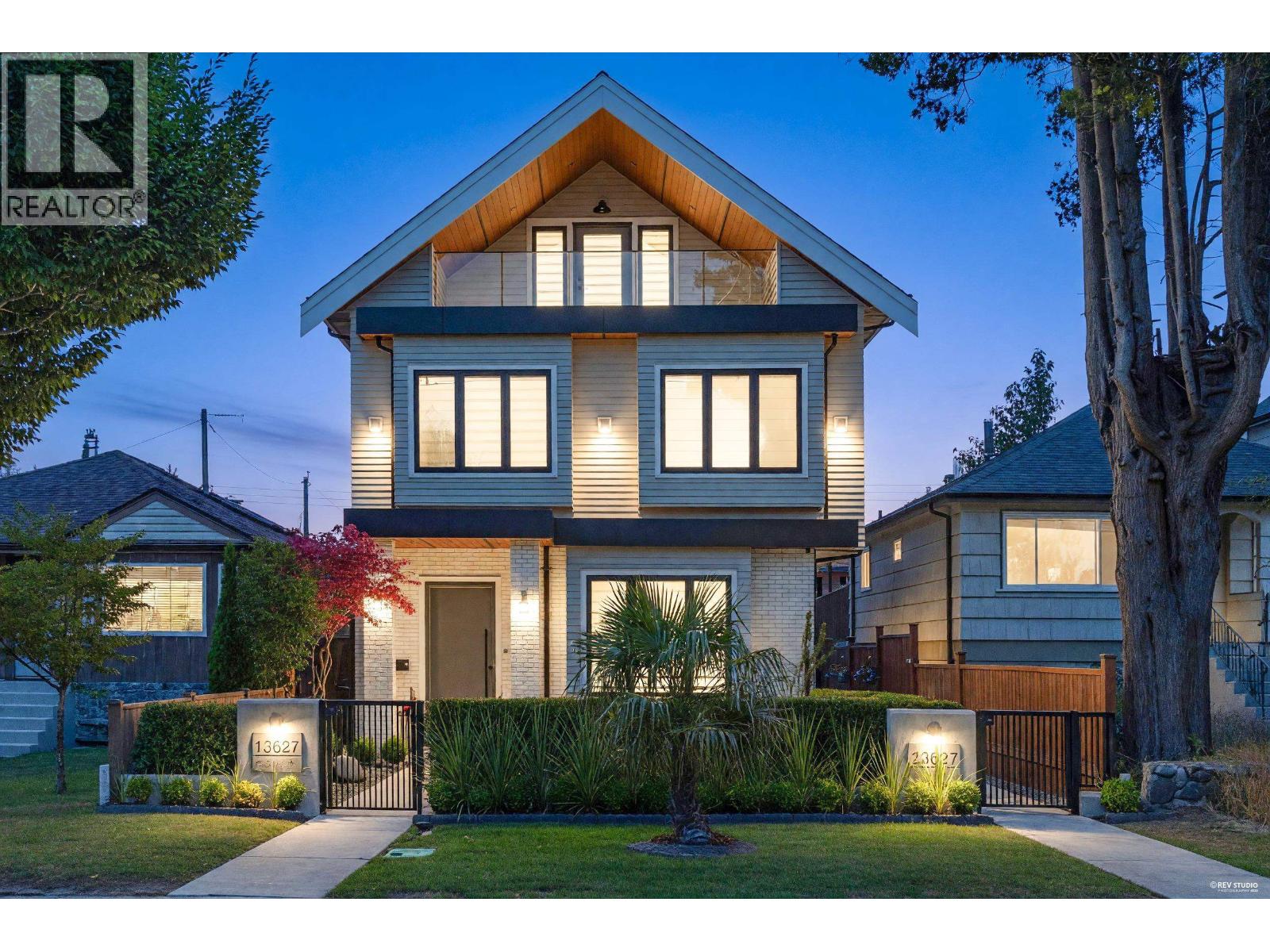 2 3627 E 45TH AVENUE, Vancouver, British Columbia