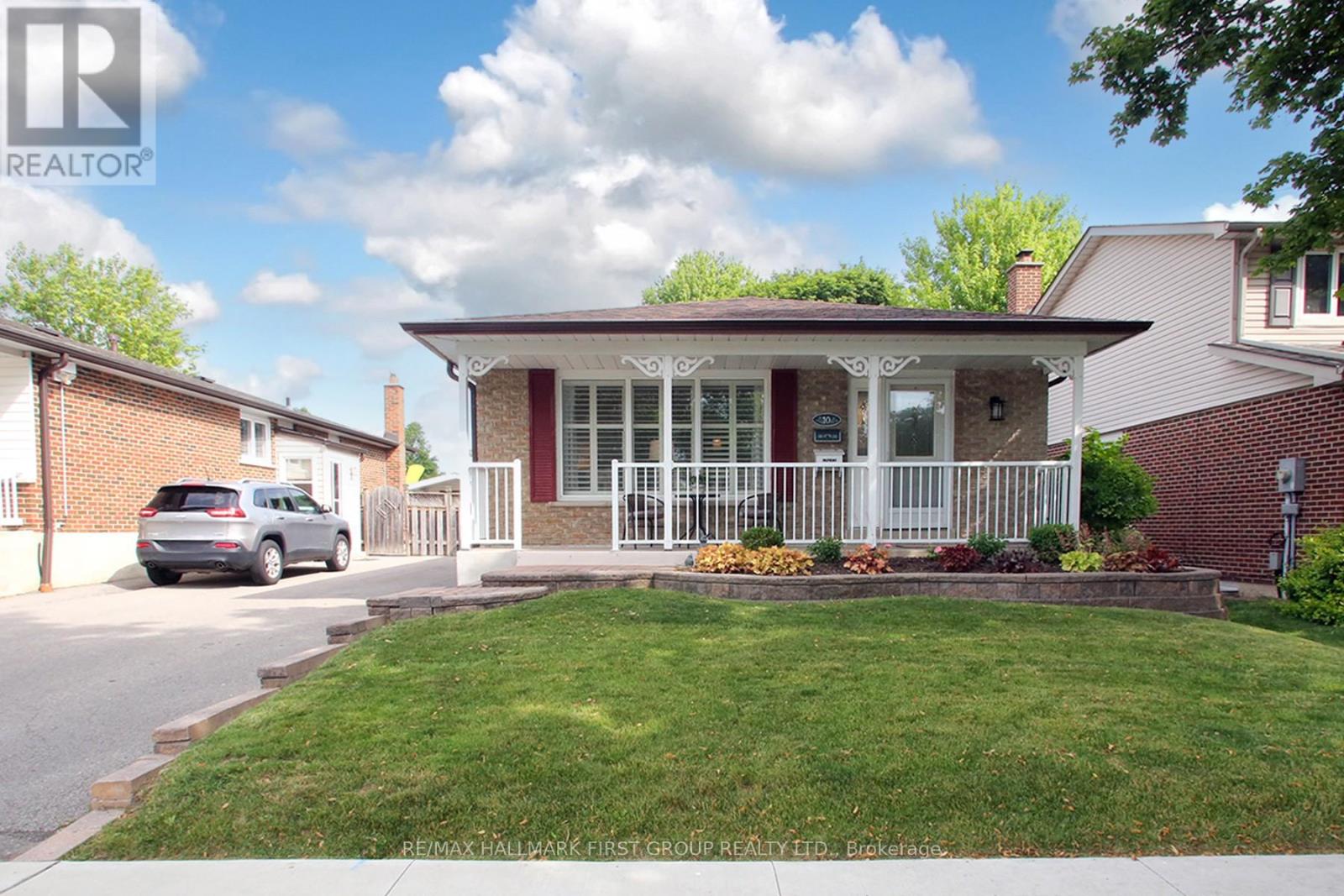 10 Calais Street, Whitby, Ontario  L1N 5M1 - Photo 2 - E13532736