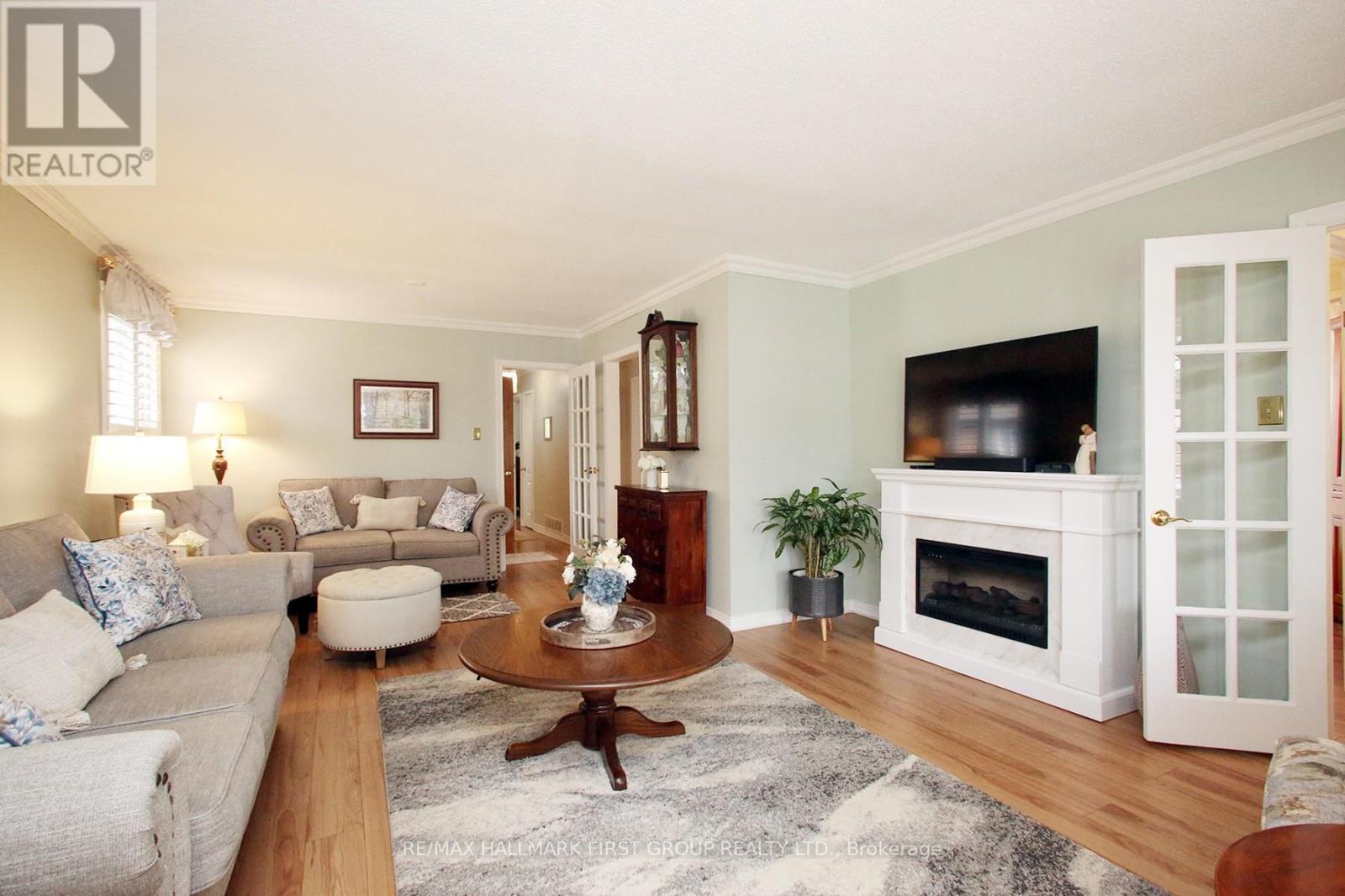 10 Calais Street, Whitby, Ontario  L1N 5M1 - Photo 4 - E13532736
