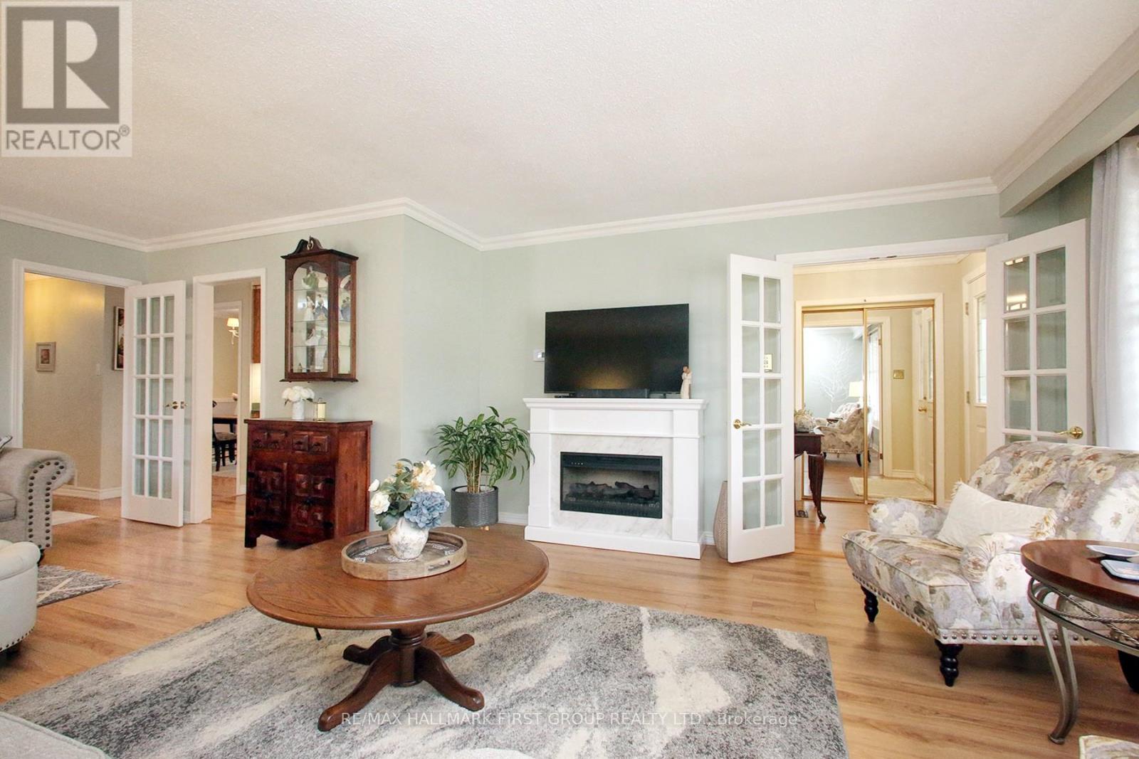 10 Calais Street, Whitby, Ontario  L1N 5M1 - Photo 7 - E13532736