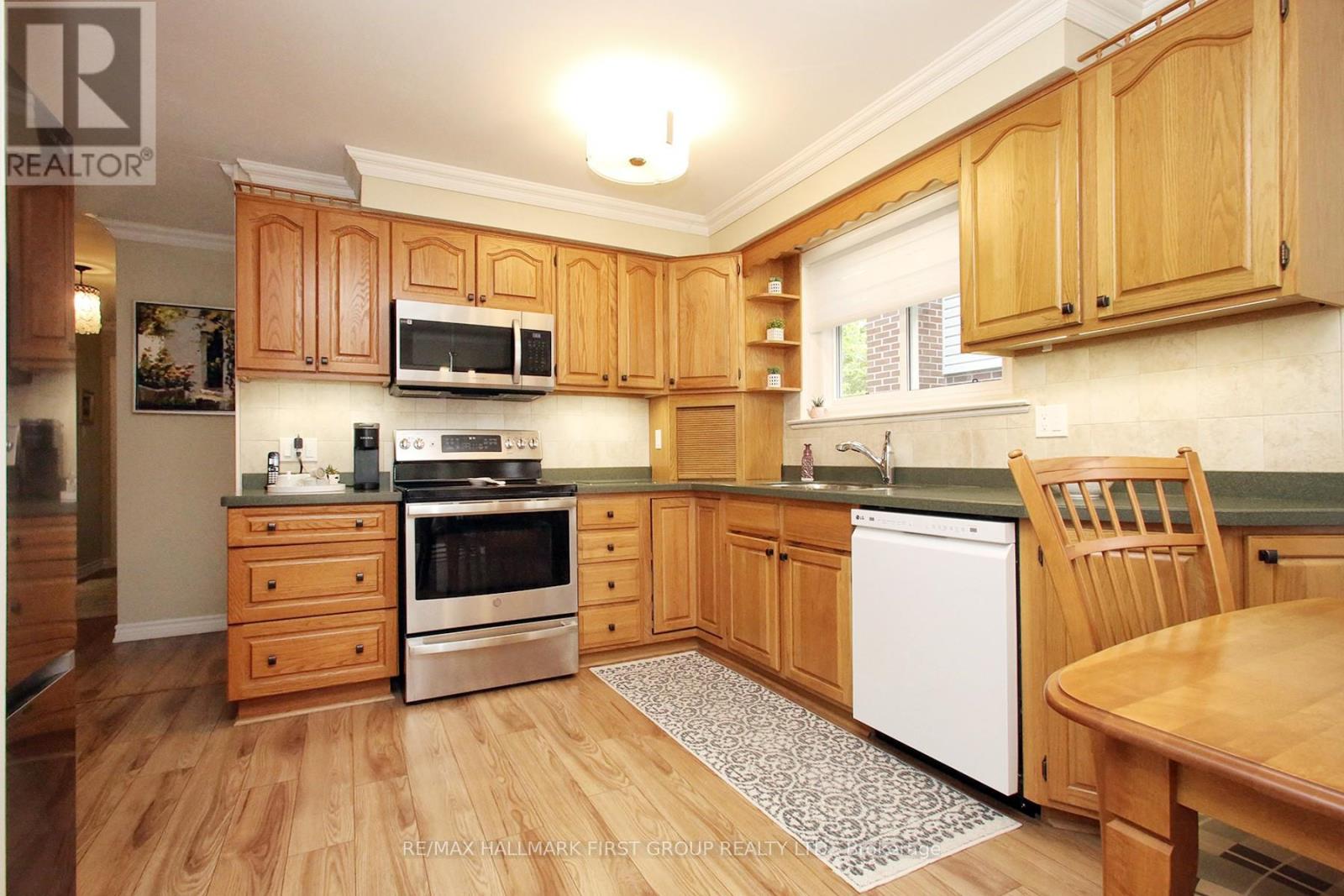 10 Calais Street, Whitby, Ontario  L1N 5M1 - Photo 9 - E13532736