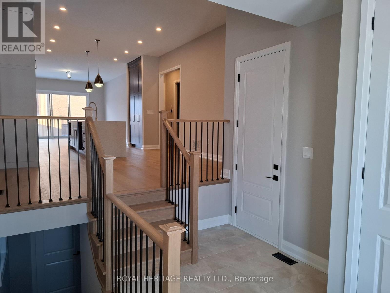 8 St Augustine Drive, Whitby, Ontario  L1M 0L7 - Photo 2 - E13532760