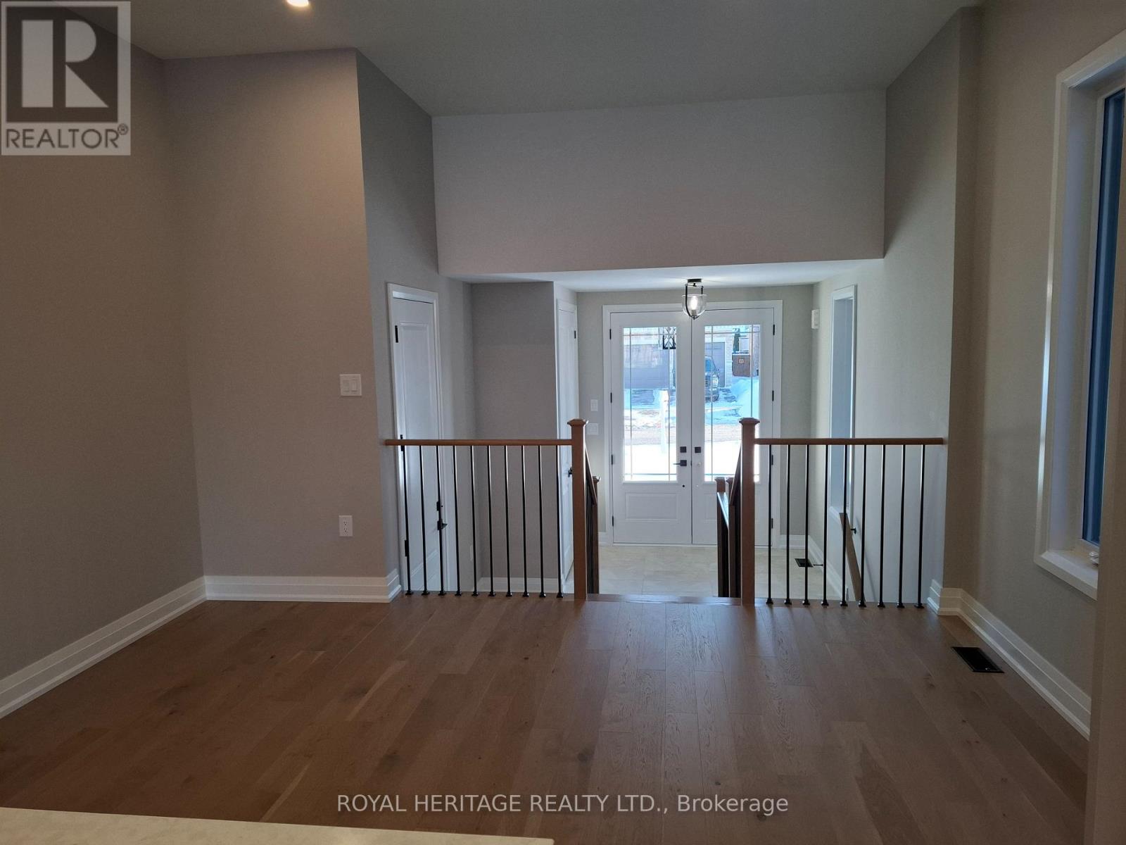 8 St Augustine Drive, Whitby, Ontario  L1M 0L7 - Photo 4 - E13532760