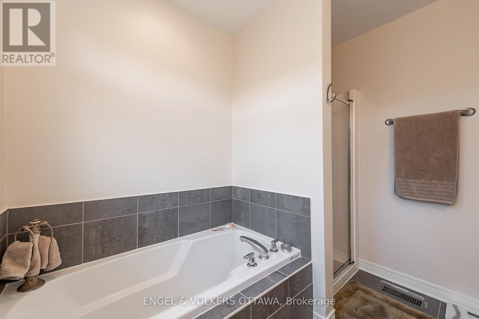 210 West Village Private, Ottawa, Ontario  K1Z 1E4 - Photo 27 - X13532500