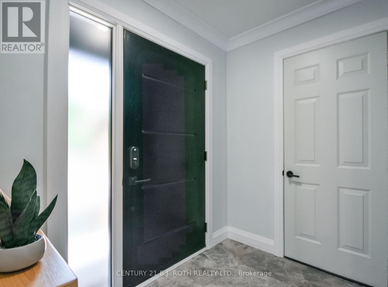 31 Kingston Road, Newmarket, Ontario  L3Y 5W5 - Photo 3 - N13532518