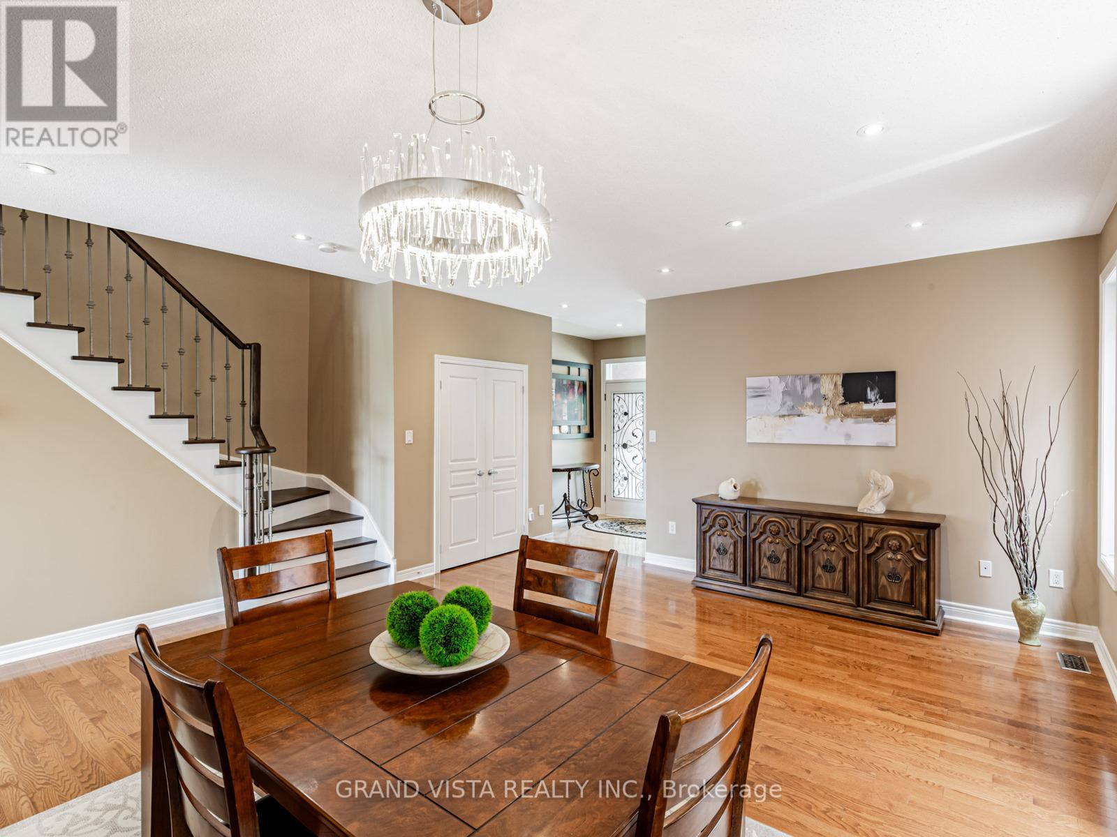 31 Routledge Drive, Richmond Hill, Ontario  L4E 0C4 - Photo 9 - N13532720