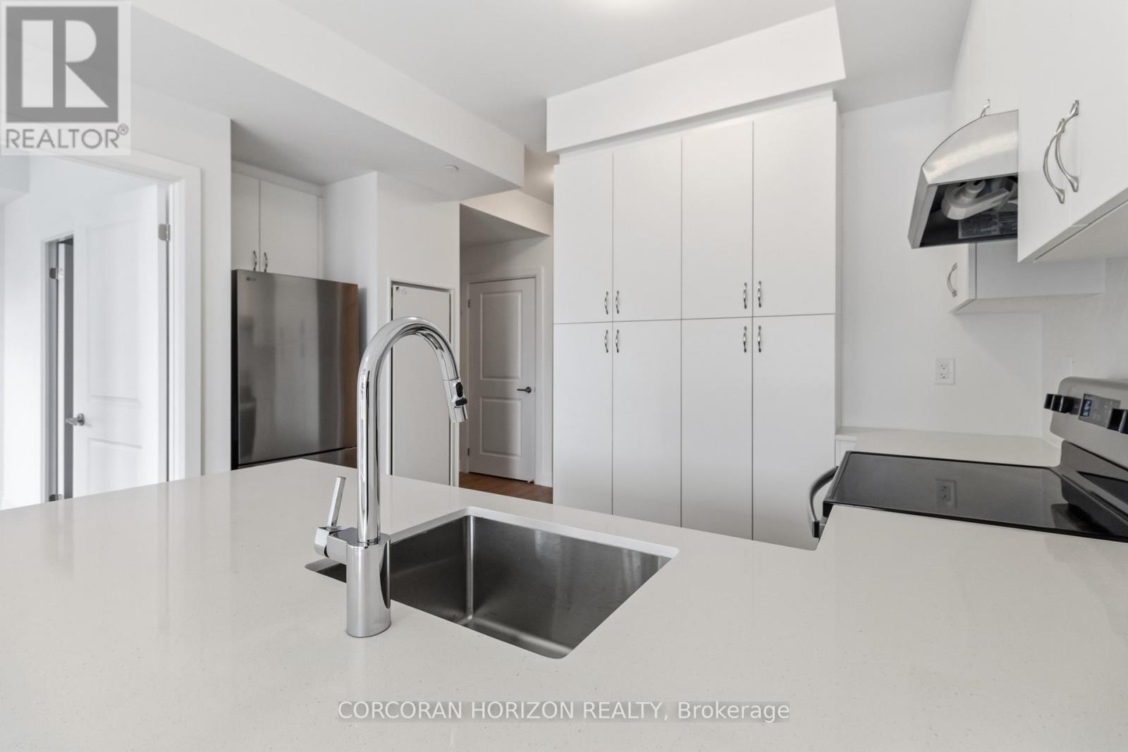 625 - 3240 William Coltson Avenue, Oakville, Ontario  L6H 0X1 - Photo 4 - W13532644