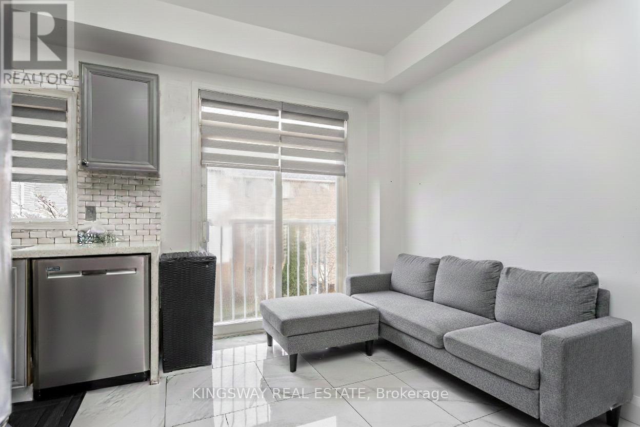 6 - 280 Hillcrest Avenue, Mississauga, Ontario  L5B 4L3 - Photo 6 - W13532696