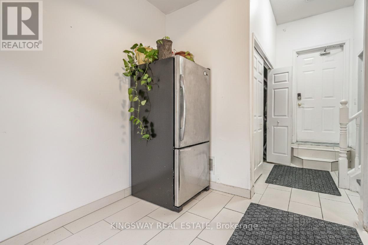 6 - 280 Hillcrest Avenue, Mississauga, Ontario  L5B 4L3 - Photo 9 - W13532696