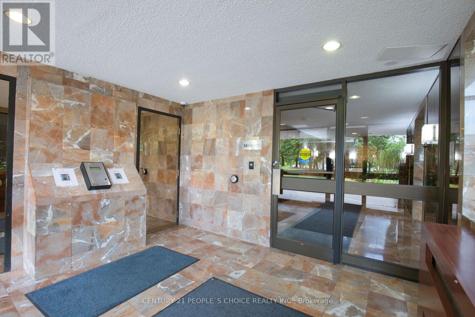 1709 - 100 County Court Boulevard, Brampton, Ontario  L6W 3X1 - Photo 3 - W13532744