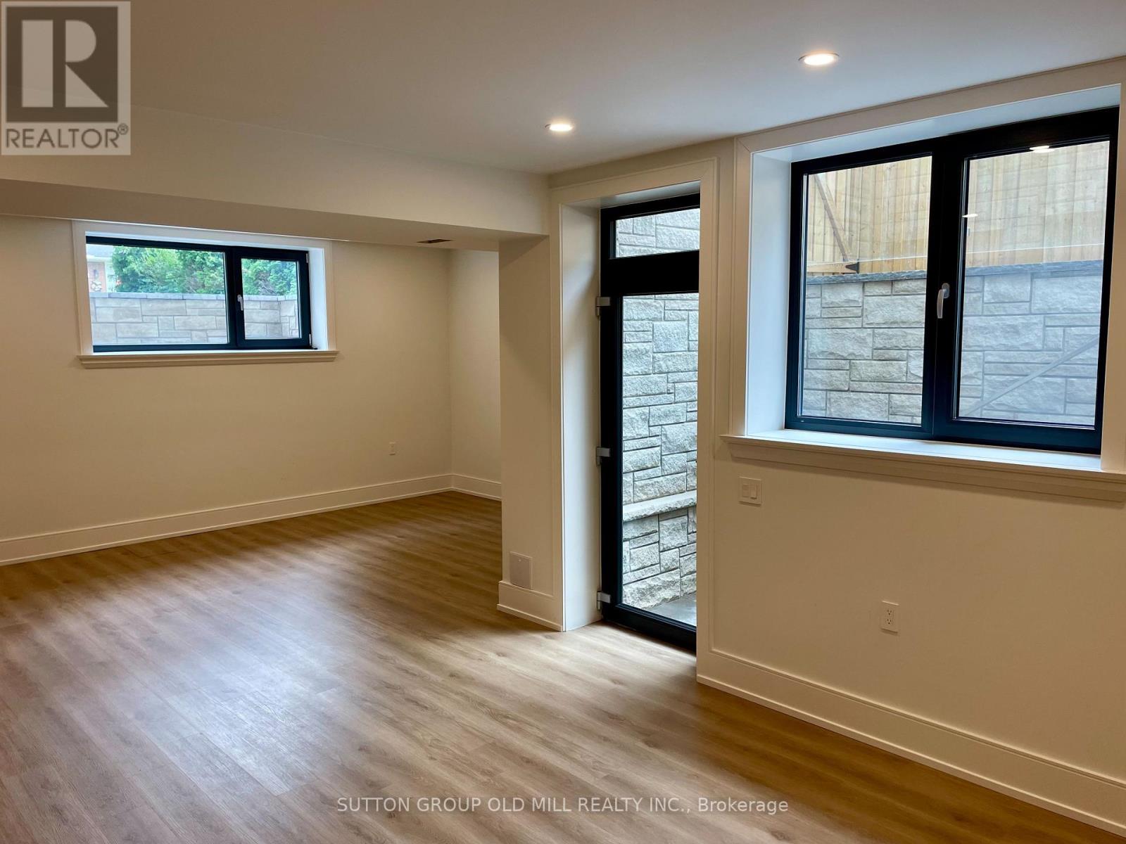 4 Leamington Avenue, Toronto, Ontario  M8Z 2W4 - Photo 21 - W13532780